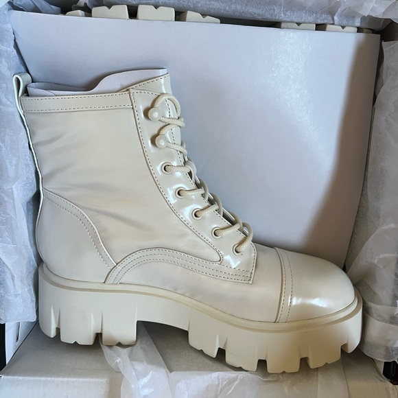 New in Box NINE WEST Women's Obri2 Ankle Combat Boot Ivory size 8 - Picture 8 of 11